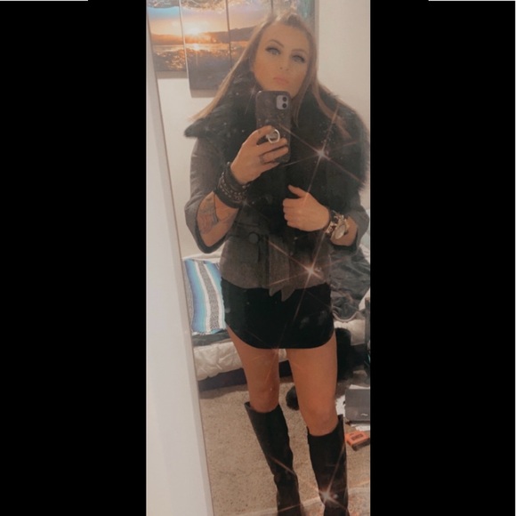 Meet your Posher, Nicolette 🌺 - Picture 7 of 8